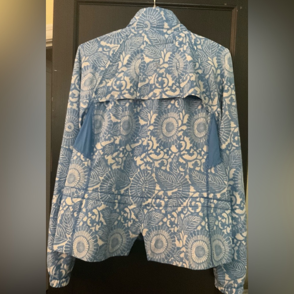 Lululemon Studio Jacket Rare Blue Floral Print Mesh Lined Size 8 EUC Cord Port - Picture 3 of 9